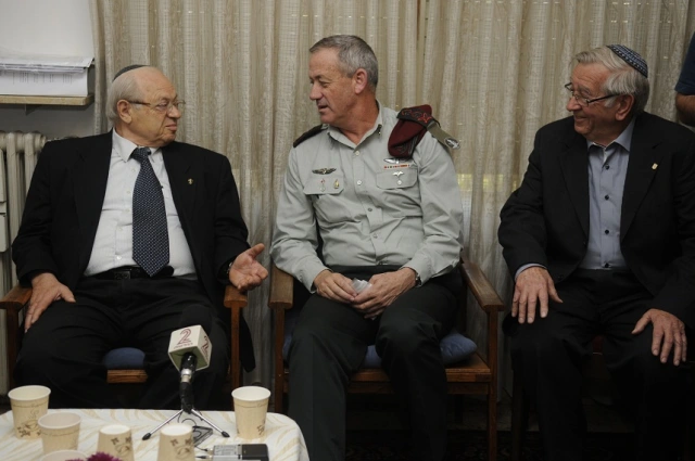 IDF Chief of the General staff Lt. Gen. Benny Gantz visits holocaust survivors